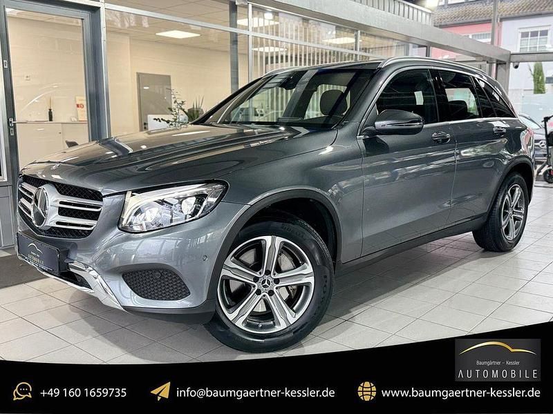 Selenitgrau metalliclack Gebraucht 2017 Mercedes GLC250 SUV | 28.980 € (Fairer Preis) - Bild 1/4