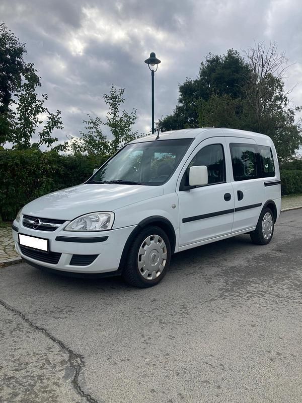 Weiß Gebraucht 2007 Opel Combo Van / Kleinbus | 3.333 € (Fairer Preis) - Bild 1/4
