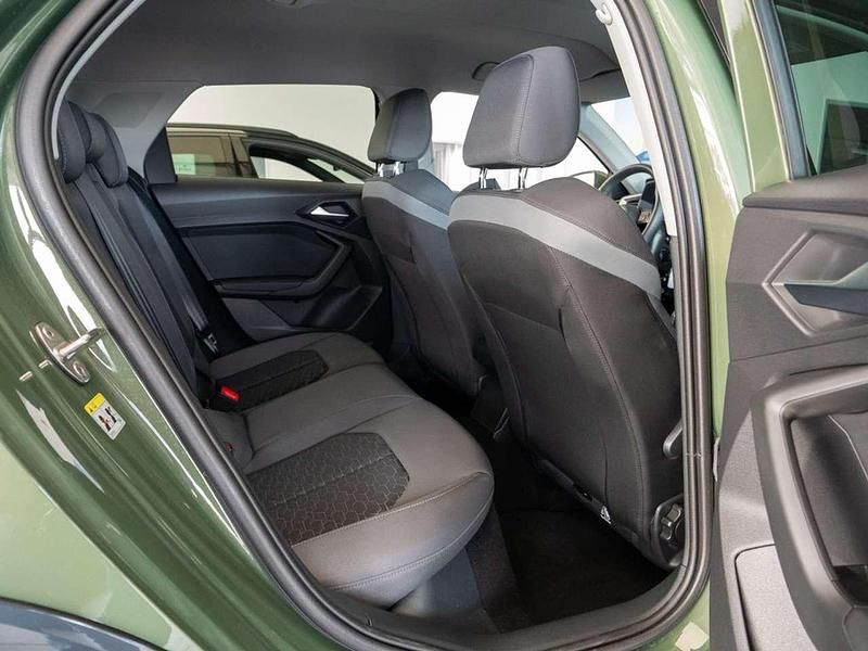 Gebraucht Audi A1 Basis 116 PS (85 kW) 2025 Distriktgrün metallic SUV