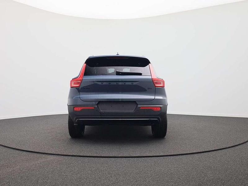 Neu Volvo XC40 Plus 197 PS (144 kW) 2026 Denim blau metallic SUV