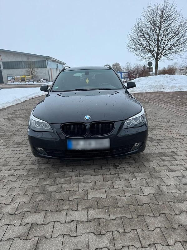 Gebraucht BMW 520 177 PS (130 kW) 2010 Schwarz Kombi