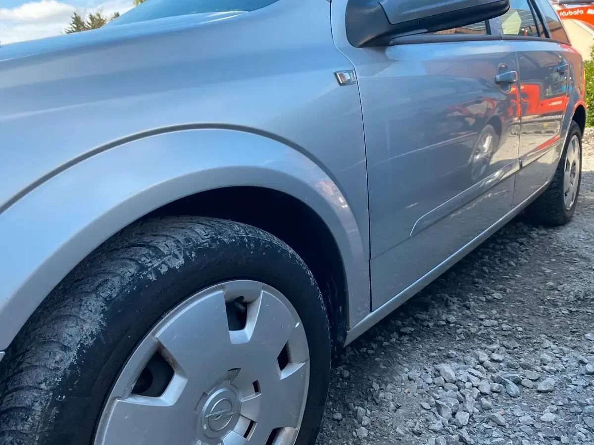 Używany Opel Astra 105 KM (77 kW) 2005 Srebrny Kombi
