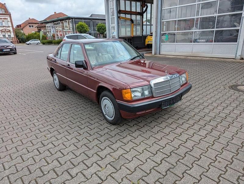 Rot Gebraucht 1989 Mercedes 190 Limousine | 8.700 € - Bild 1/4