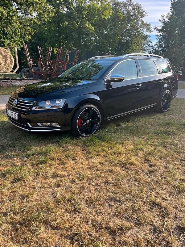Schwarz Gebraucht 2012 VW Passat Kombi | 8.500 € (Fairer Preis) - Bild 1/4