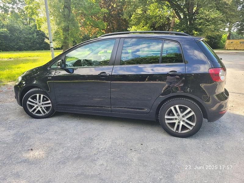 Schwarz Gebraucht 2013 VW Golf Plus Cross Life Van / Kleinbus | 6.300 € (Guter Preis) - Bild 1/4