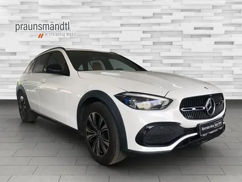 Gebraucht Mercedes C200 Avantgarde 204 PS (150 kW) 2022 Unilack polarweiß Limousine