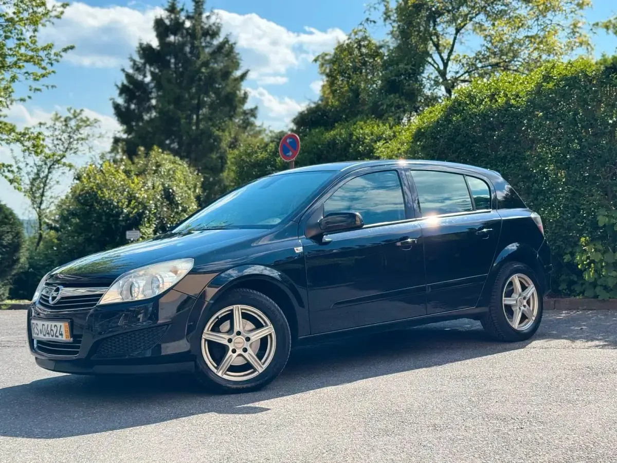 Gebraucht Opel Astra 90 PS (66 kW) 2009 Schwarz Kleinwagen