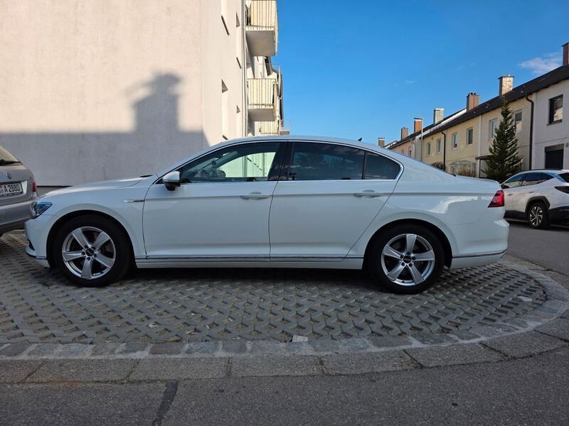 Weiß Gebraucht 2016 VW Passat Highline Limousine | 16.900 € (Guter Preis) - Bild 1/4