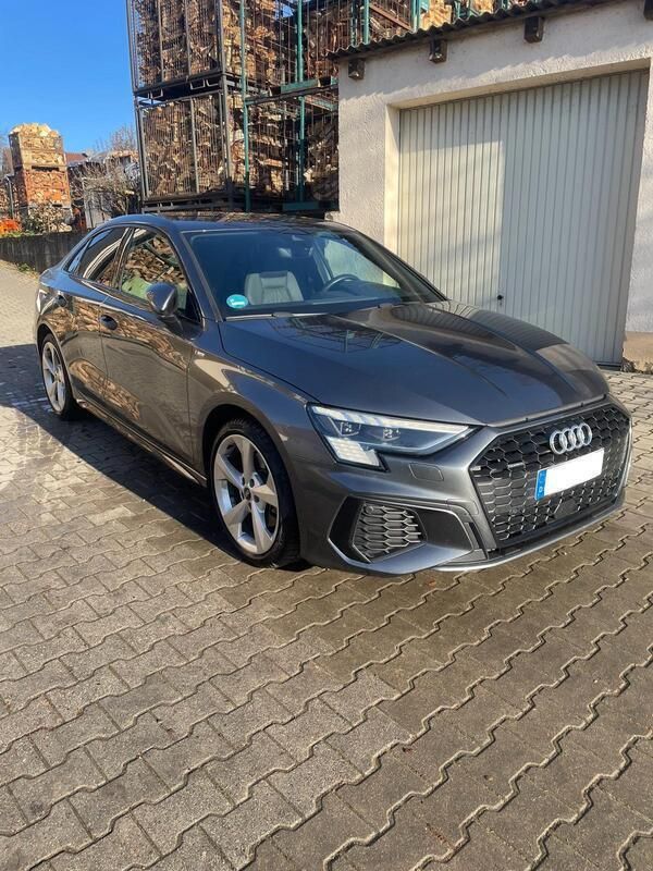 Grau Gebraucht 2022 Audi A3 S-Line Limousine | 39.900 € - Bild 1/4