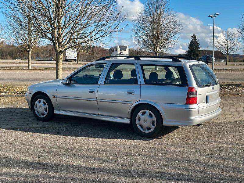 Gebraucht Opel Vectra Comfort 125 PS (91 kW) 2001 Silber Kombi