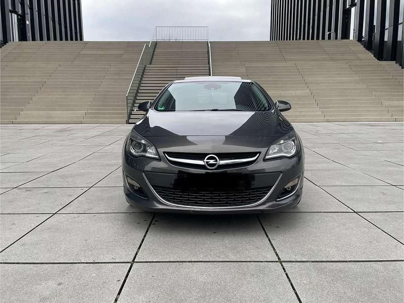 Braun Gebraucht 2013 Opel Astra Active Limousine | 5.100 € (Guter Preis) - Bild 1/4