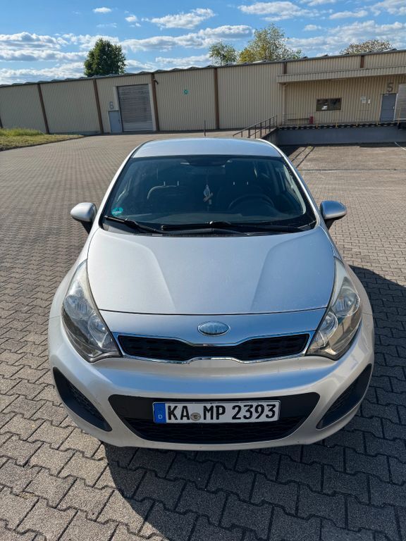 Silber Gebraucht 2013 Kia Rio Spirit Limousine | 5.750 € (Fairer Preis) - Bild 1/4