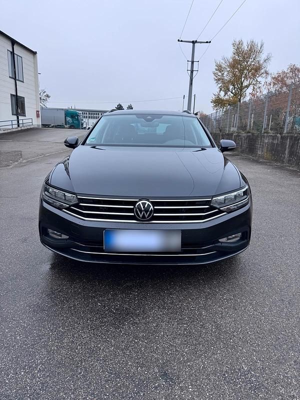 Gebraucht VW Passat 150 PS (110 kW) 2021 Braun Kombi
