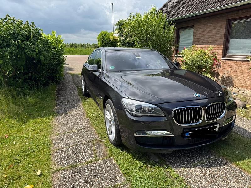 Andere farben Gebraucht 2012 BMW 730 M Sport Limousine | 22.300 € (Teuer) - Bild 1/4