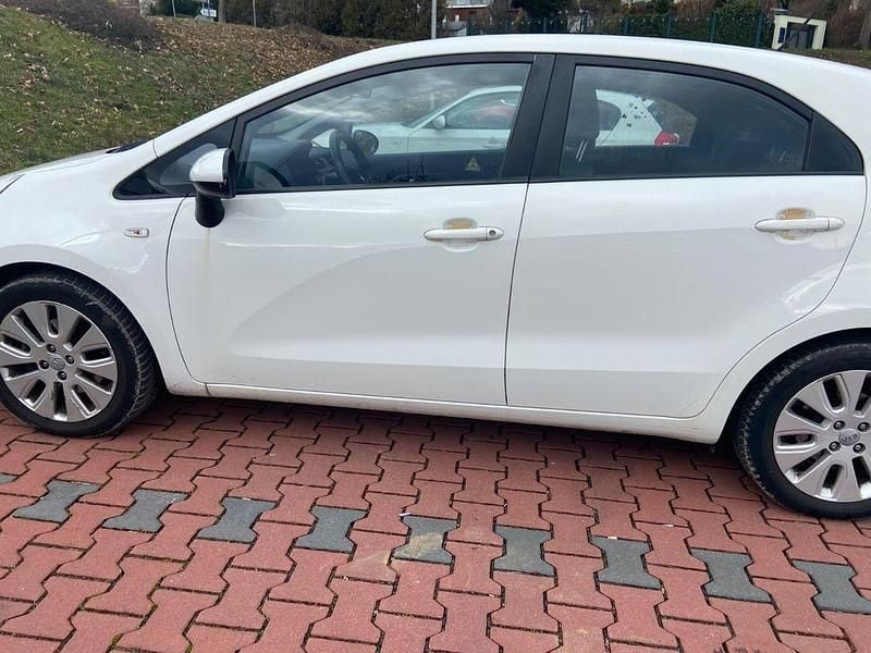 Gebraucht Kia Rio Edition 7 86 PS (63 kW) 2010 Weiß Kleinwagen