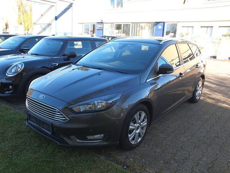Gebraucht Ford Focus Titanium 125 PS (91 kW) 2016 Grau Kombi