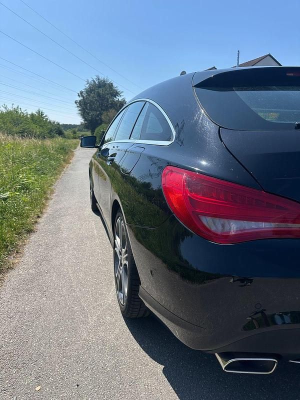 Gebraucht Mercedes CLA200 Shooting Brake Urban 156 PS (114 kW) 2015 Schwarz Kombi