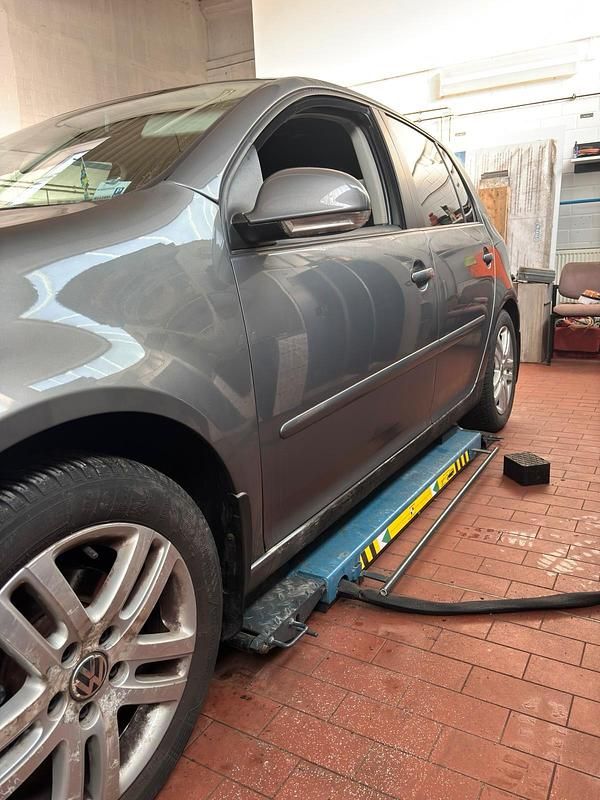 Gebraucht VW Golf V 102 PS (75 kW) 2007 Grau Kleinwagen