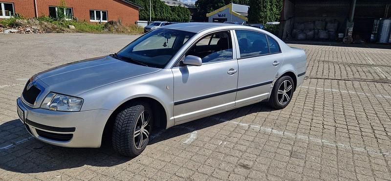 Gebraucht Skoda Superb 150 PS (110 kW) 2004 Silber Limousine