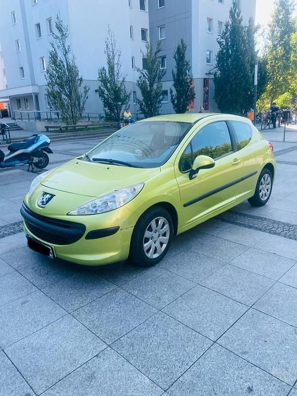Grün Gebraucht 2007 Peugeot 207 Limousine | 1.900 € (Guter Preis) - Bild 1/4