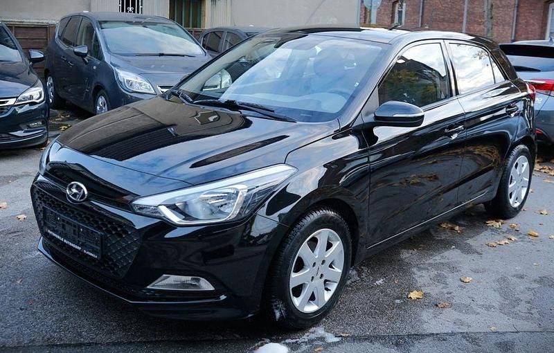 Schwarz Gebraucht 2017 Hyundai i20 Classic Limousine | 8.499 € (Fairer Preis) - Bild 1/4