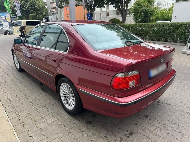 Gebraucht BMW 520 150 PS (110 kW) 1997 Rot Limousine