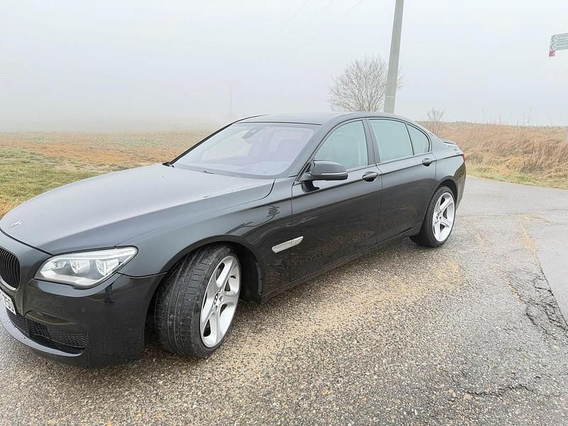 Second-hand BMW 750 450 CP (330 kW) 2013 Negru Berlinǎ