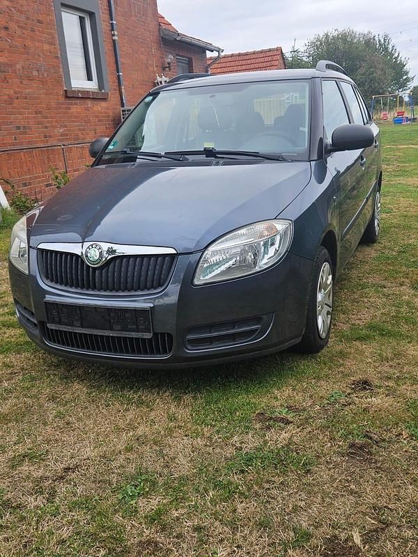 Grau Gebraucht 2009 Skoda Fabia Kleinwagen | 1.999 € (Fairer Preis) - Bild 1/4