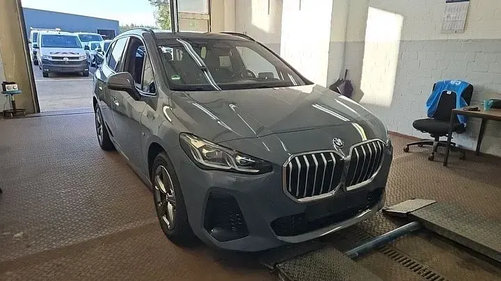 Gebraucht BMW 230e Active Tourer M Sport 326 PS (239 kW) 2023 Grau Van / Kleinbus
