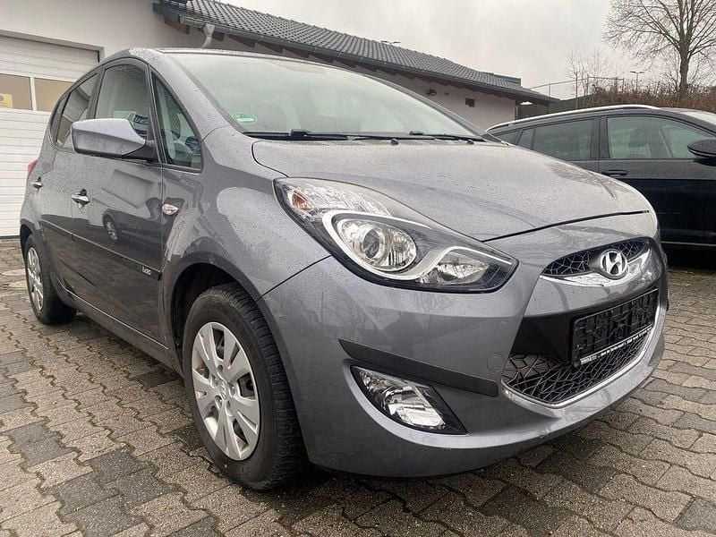 Grau Gebraucht 2014 Hyundai ix20 Trend Kleinwagen | 7.950 € (Guter Preis) - Bild 1/4