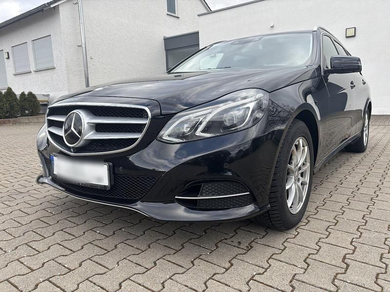 Gebraucht Mercedes E220 Edition 170 PS (125 kW) 2015 Schwarz Kombi