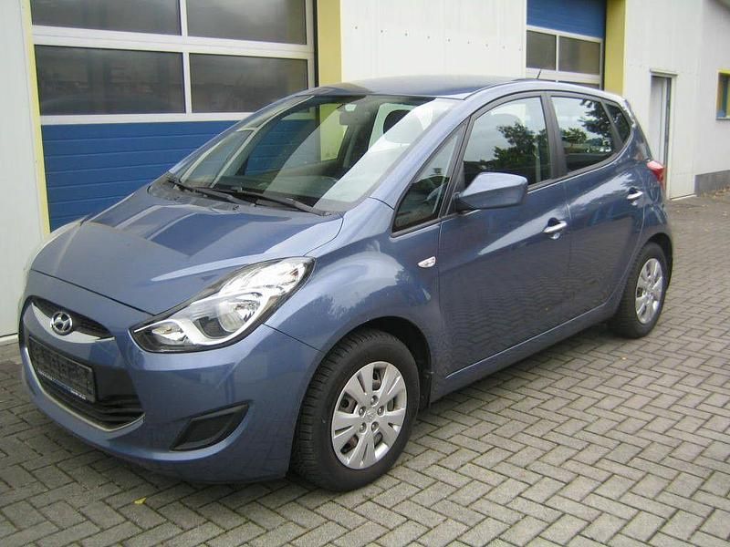 Grau Gebraucht 2013 Hyundai ix20 Comfort Van / Kleinbus | 8.950 € (Fairer Preis) - Bild 1/4