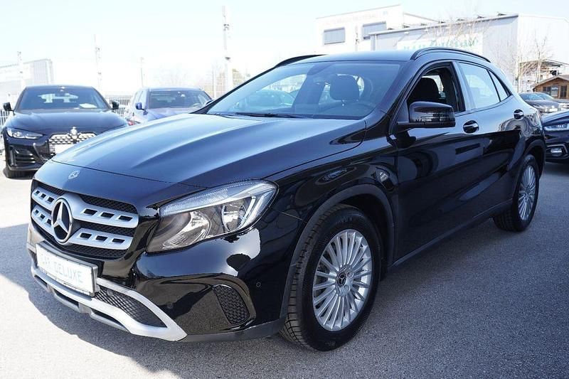 Gebraucht Mercedes GLA180 122 PS (89 kW) 2019 Schwarz SUV