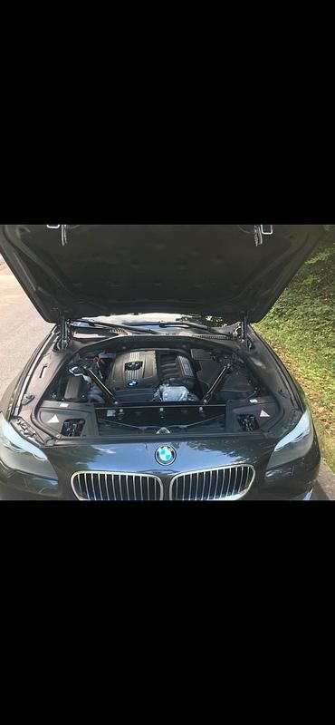 Gebraucht BMW 523 Sport Line 204 PS (150 kW) 2011 Grau Limousine