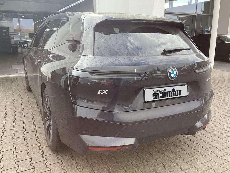 Gebraucht BMW iX 239 kW (326 PS) 2022 Saphirschwarz metallic SUV