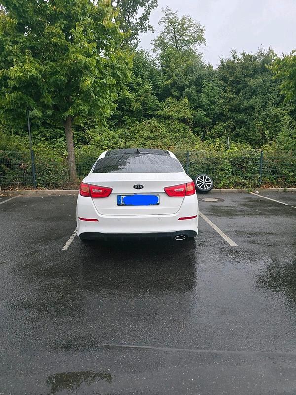 Weiß Gebraucht 2015 Kia Optima Limousine | 9.500 € - Bild 1/4