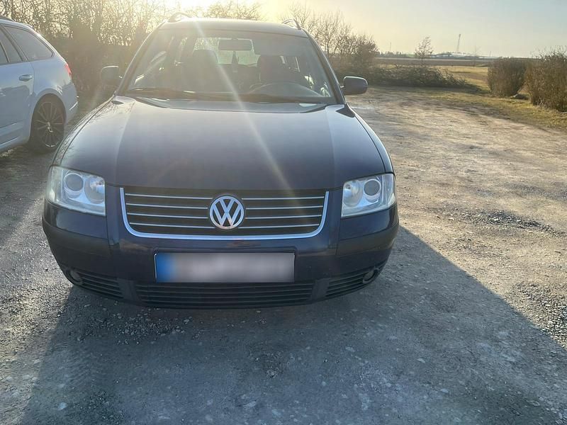 Gebraucht VW Passat 131 PS (96 kW) 2001 Blau Kombi