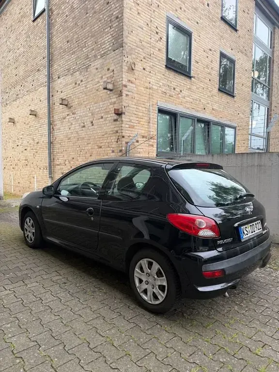 Gebraucht Peugeot 206+ 75 PS (55 kW) 2010 Schwarz Kleinwagen