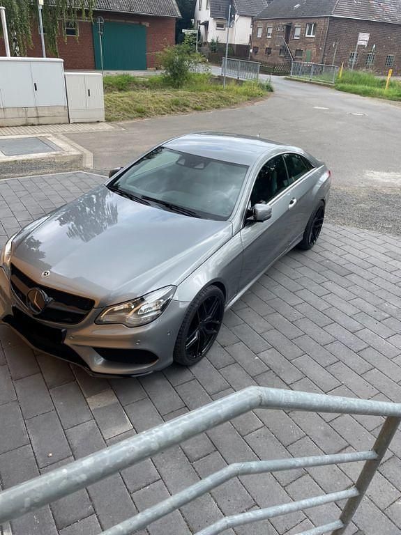 Grau Gebraucht 2013 Mercedes E400 AMG Coupé | 17.890 € (Fairer Preis) - Bild 1/4