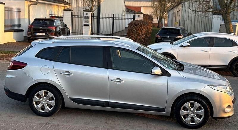 Gebraucht Renault Mégane III Expression 106 PS (77 kW) 2012 Grau Limousine