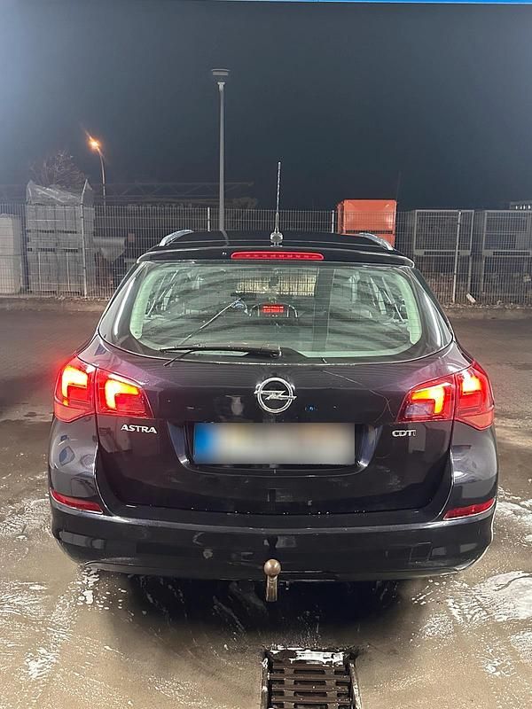 Gebraucht Opel Astra 110 PS (80 kW) 2011 Andere farben Kombi