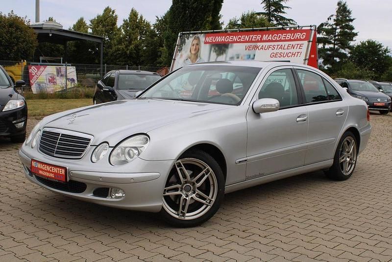 Silber Gebraucht 2003 Mercedes E240 Limousine | 6.480 € (Fairer Preis) - Bild 1/4