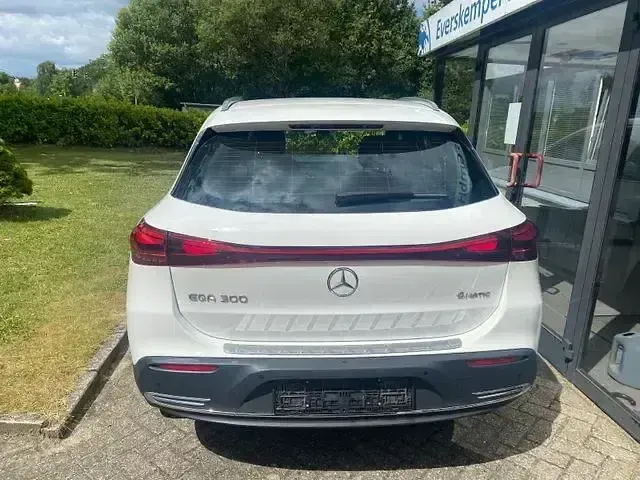 Gebraucht Mercedes EQA300 167 kW (228 PS) 2024 Polarweiss SUV
