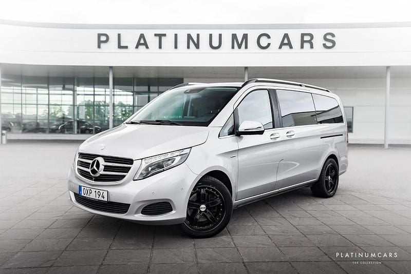 Silber Gebraucht 2017 Mercedes V250 Avantgarde Van / Kleinbus | 39.267 € (Guter Preis) - Bild 1/4