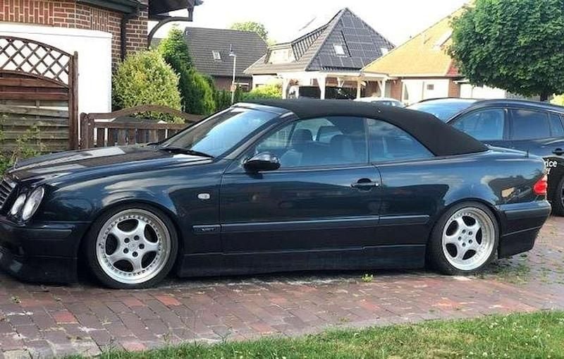 Gebraucht Mercedes CLK230 193 PS (141 kW) 1999 Schwarz Cabrio