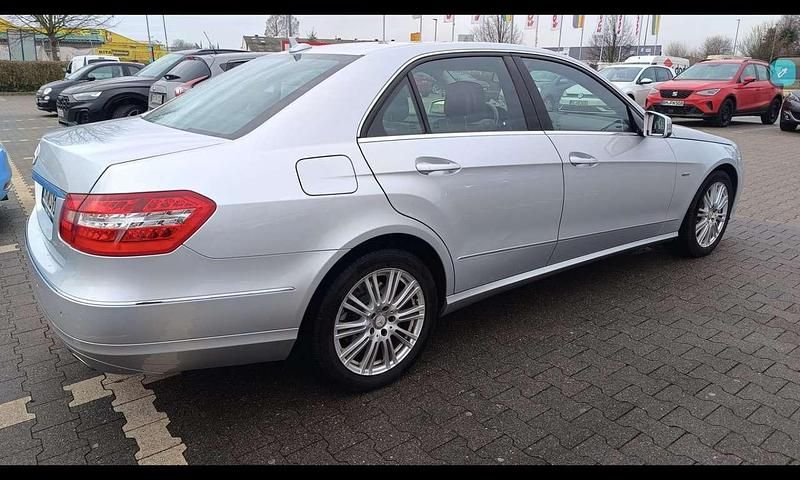 Gebraucht Mercedes E350 Elegance 306 PS (225 kW) 2012 Silber Limousine