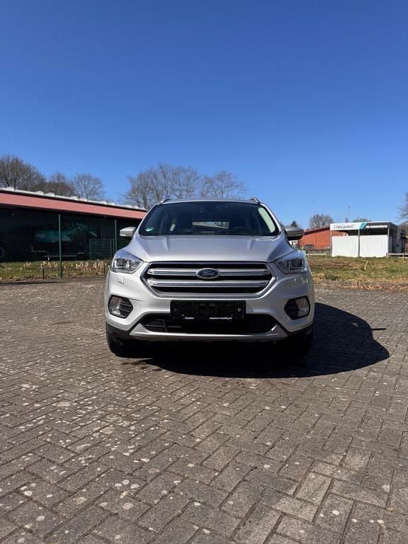 Usado Ford Kuga 150 HP (110 kW) 2019 Prateado SUV