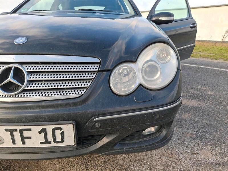 Gebraucht Mercedes C220 150 PS (110 kW) 2008 Schwarz Coupé