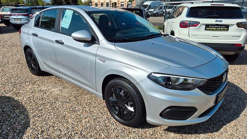 Usado Fiat Tipo Pop 95 CV (69 kW) 2019 Plateado Berlina