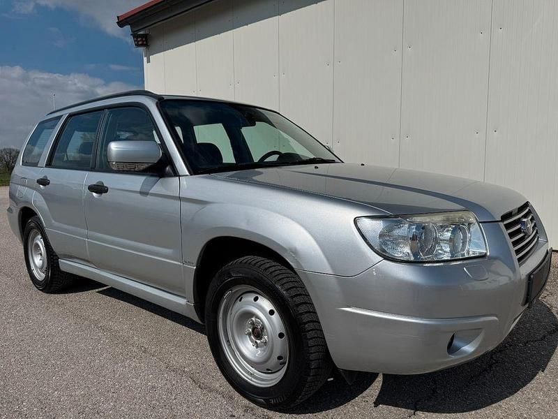 Käytetty Subaru Forester Active 158 HP (116 kW) 2007 Hopea Katumaasturi